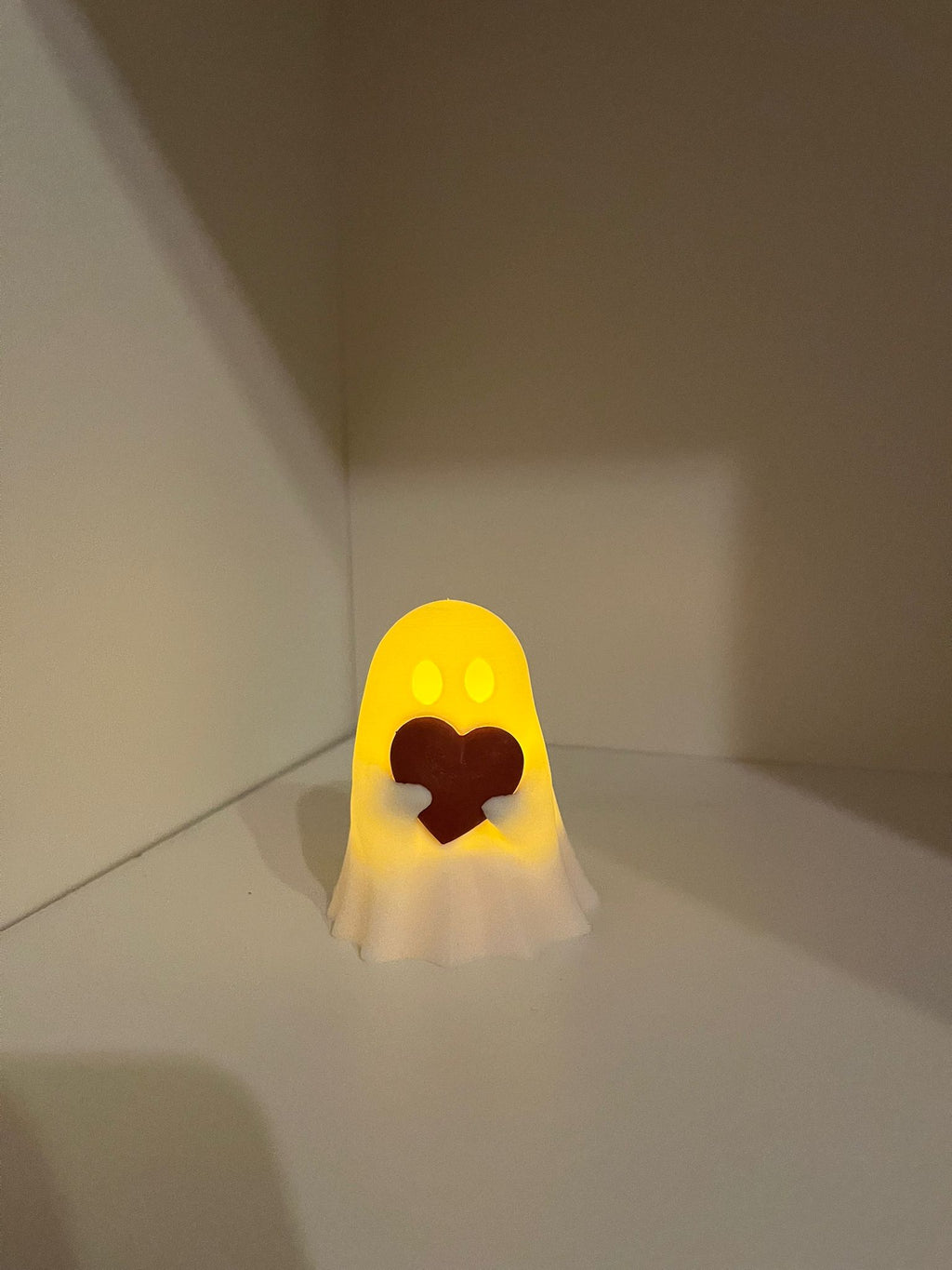 Leuchtender Geist mit Herz – 3D-gedruckte LED Deko | Warmes Nachtlicht & Geschenkidee