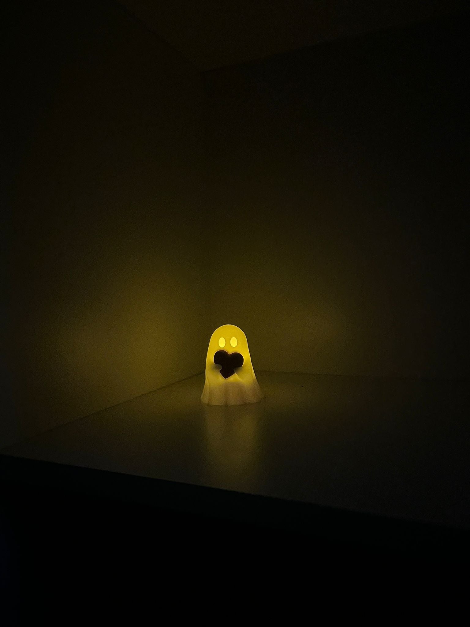 Leuchtender Geist mit Herz – 3D-gedruckte LED Deko | Warmes Nachtlicht & Geschenkidee