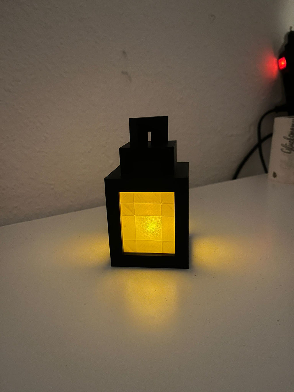 LED Deko-Laterne im Block-Design – 3D-gedruckte Tischleuchte mit warmem Licht