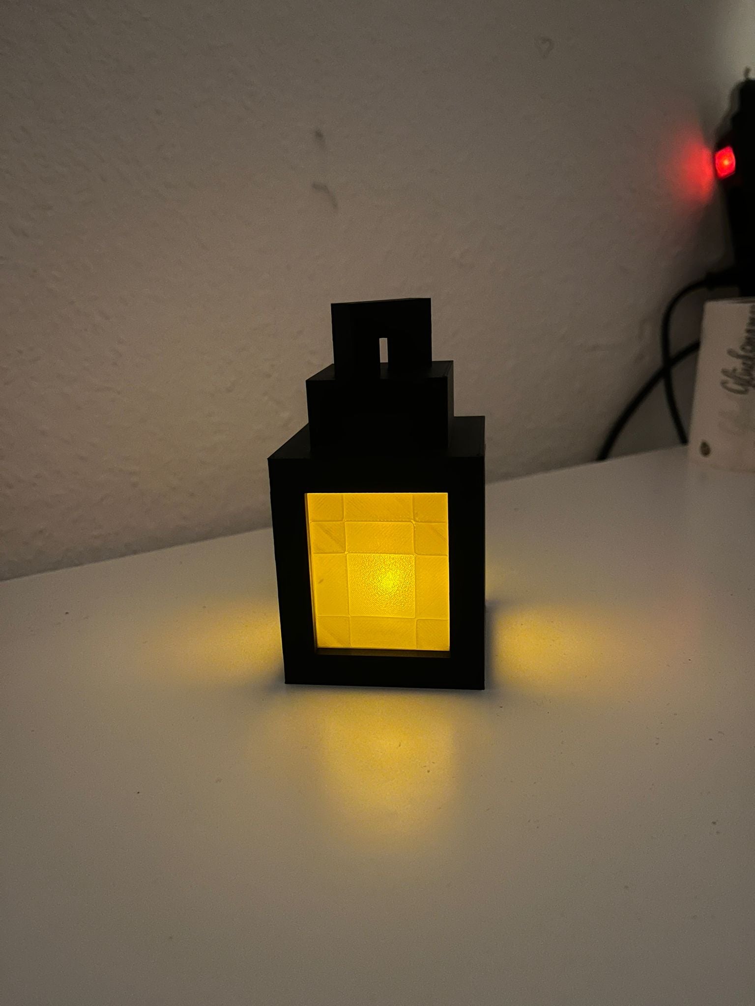 LED Deko-Laterne im Block-Design – 3D-gedruckte Tischleuchte mit warmem Licht