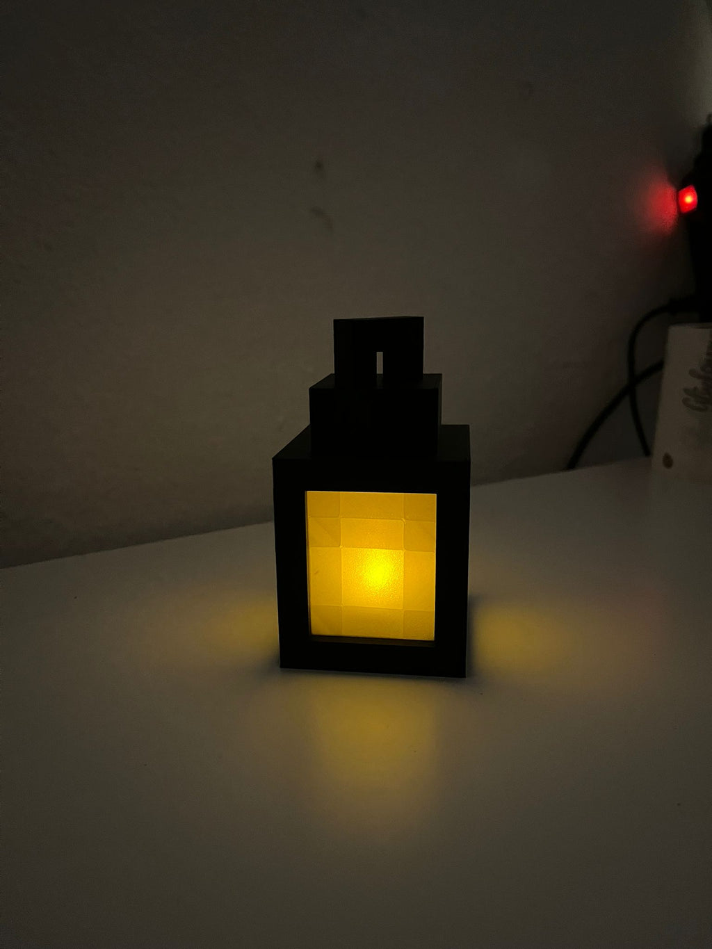 LED Deko-Laterne im Block-Design – 3D-gedruckte Tischleuchte mit warmem Licht