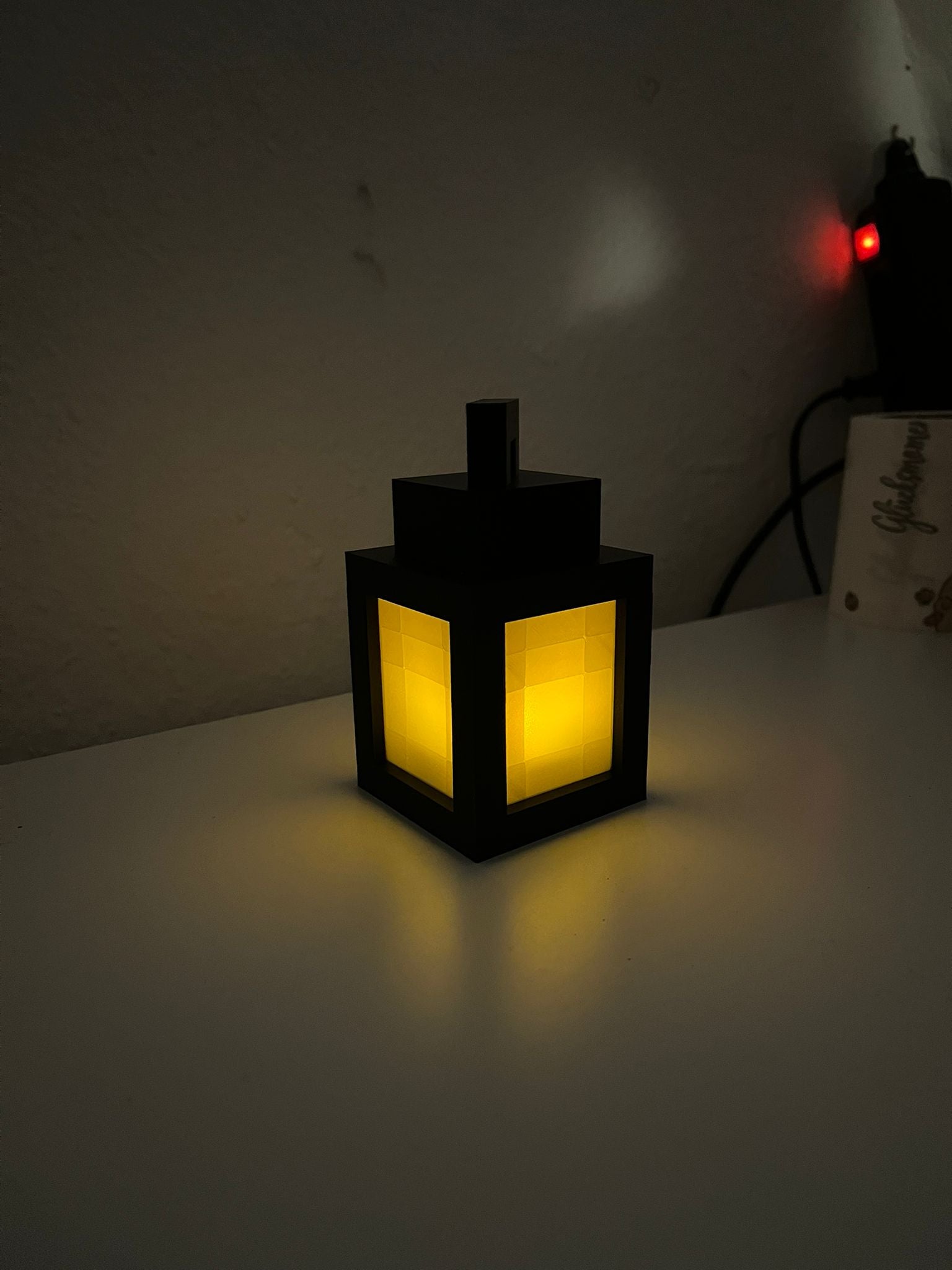 LED Deko-Laterne im Block-Design – 3D-gedruckte Tischleuchte mit warmem Licht