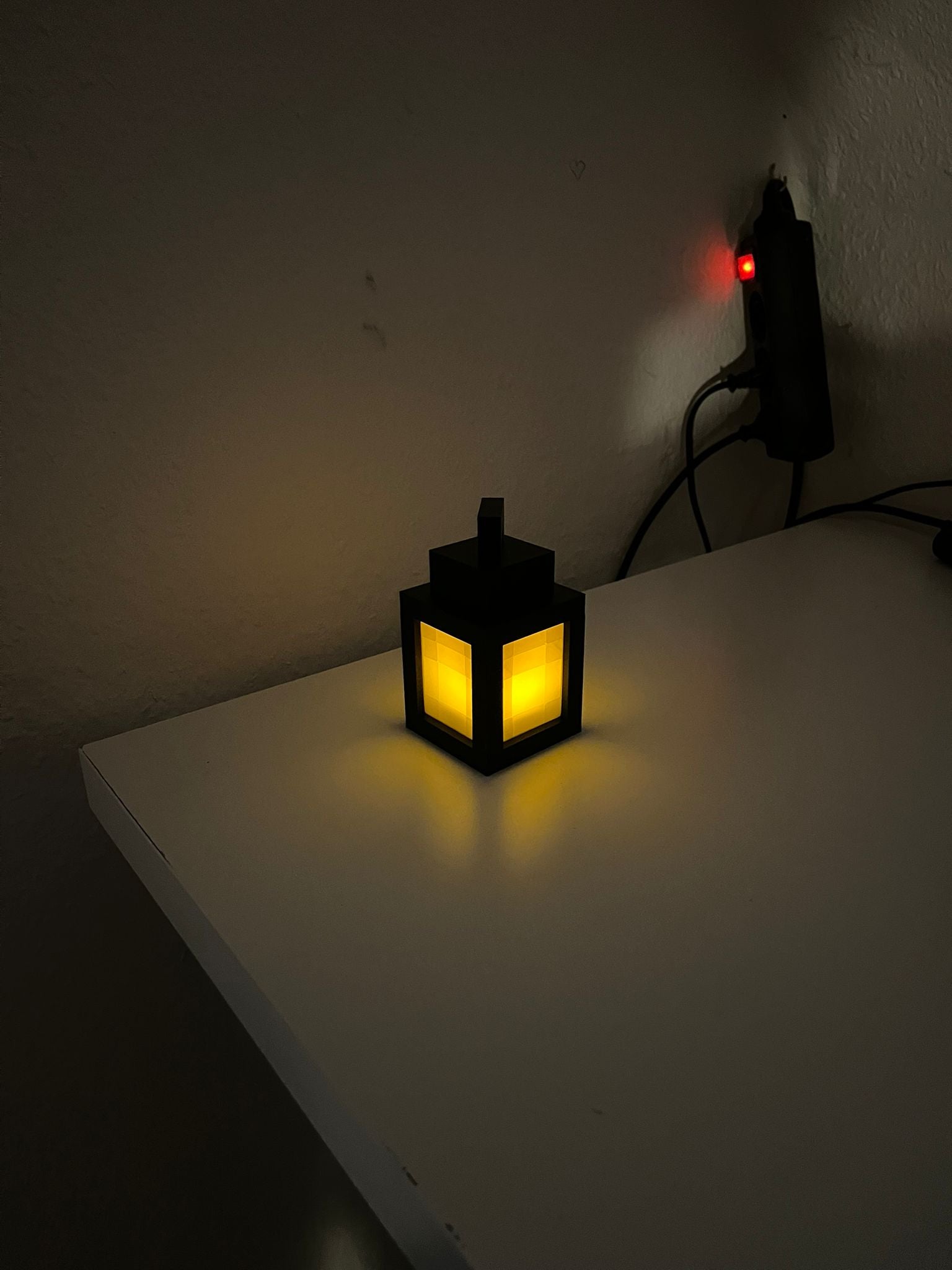 LED Deko-Laterne im Block-Design – 3D-gedruckte Tischleuchte mit warmem Licht