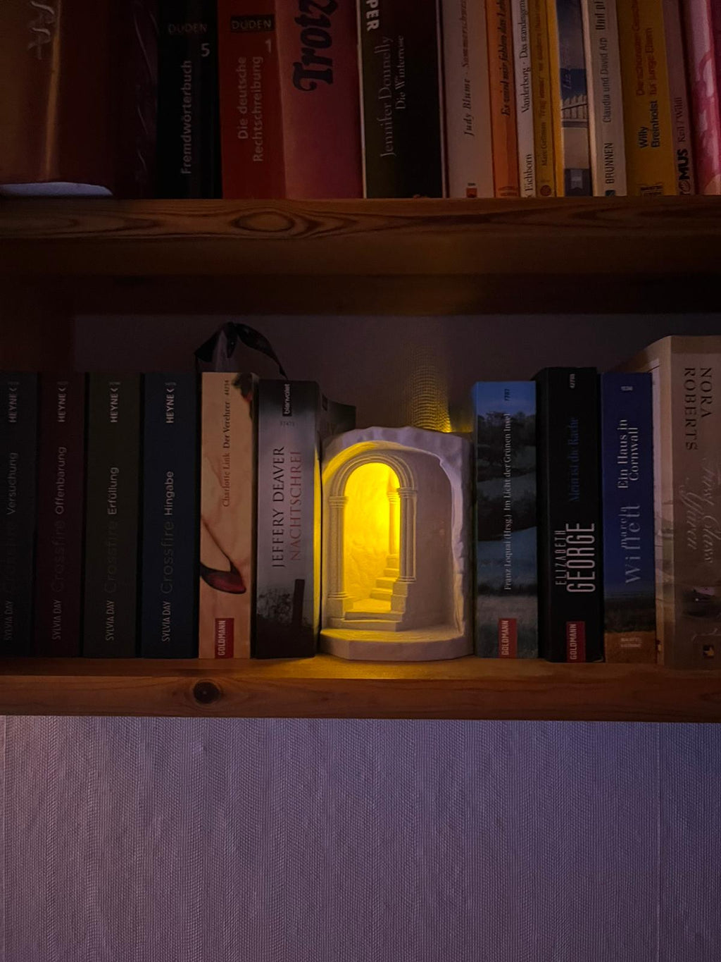 Buchstützen Deko mit LED Licht – Book Nook Bücherregal Deko | 3D gedruckt in Stein-Optik