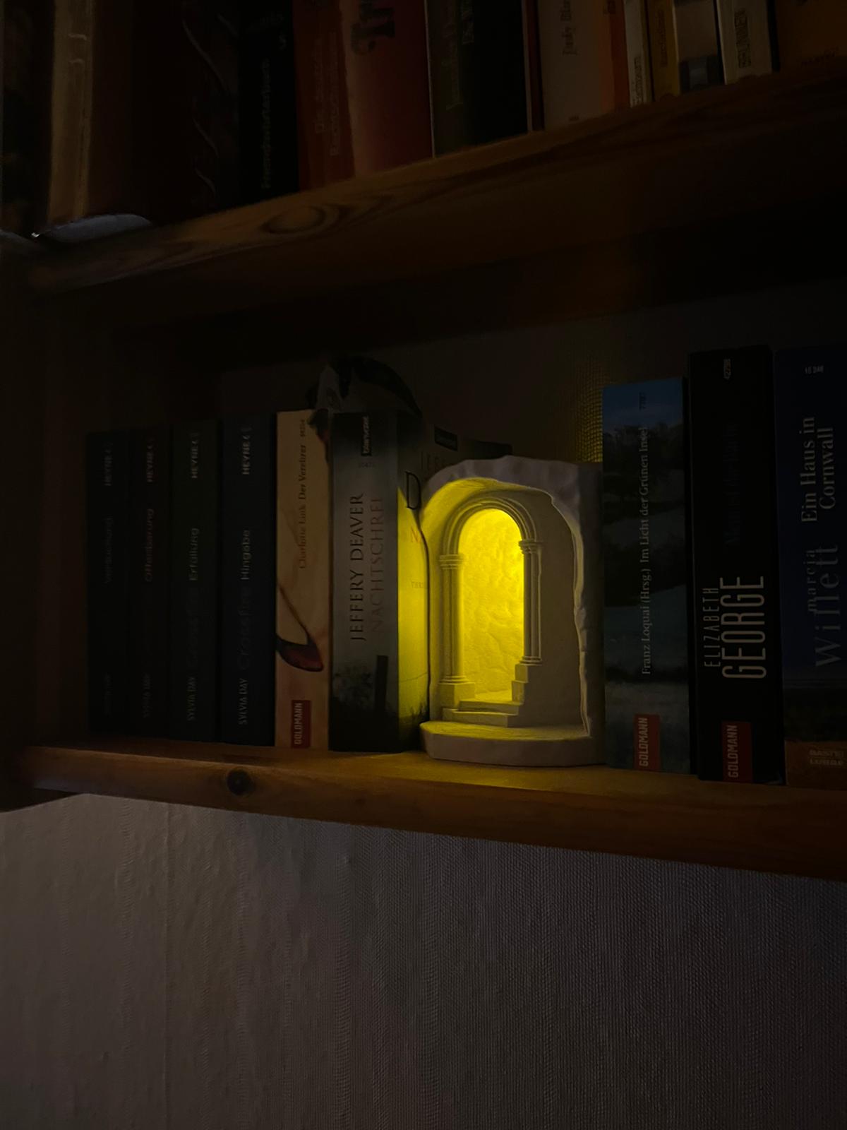 Buchstützen Deko mit LED Licht – Book Nook Bücherregal Deko | 3D gedruckt in Stein-Optik