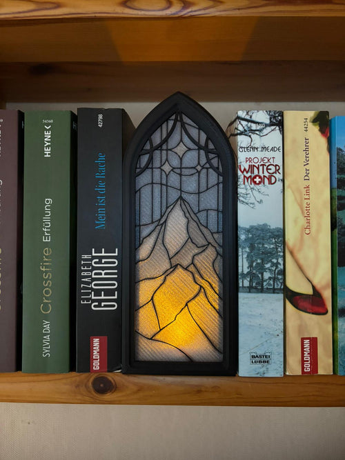 Book Nook mit Buntglas-Fenster & Beleuchtung