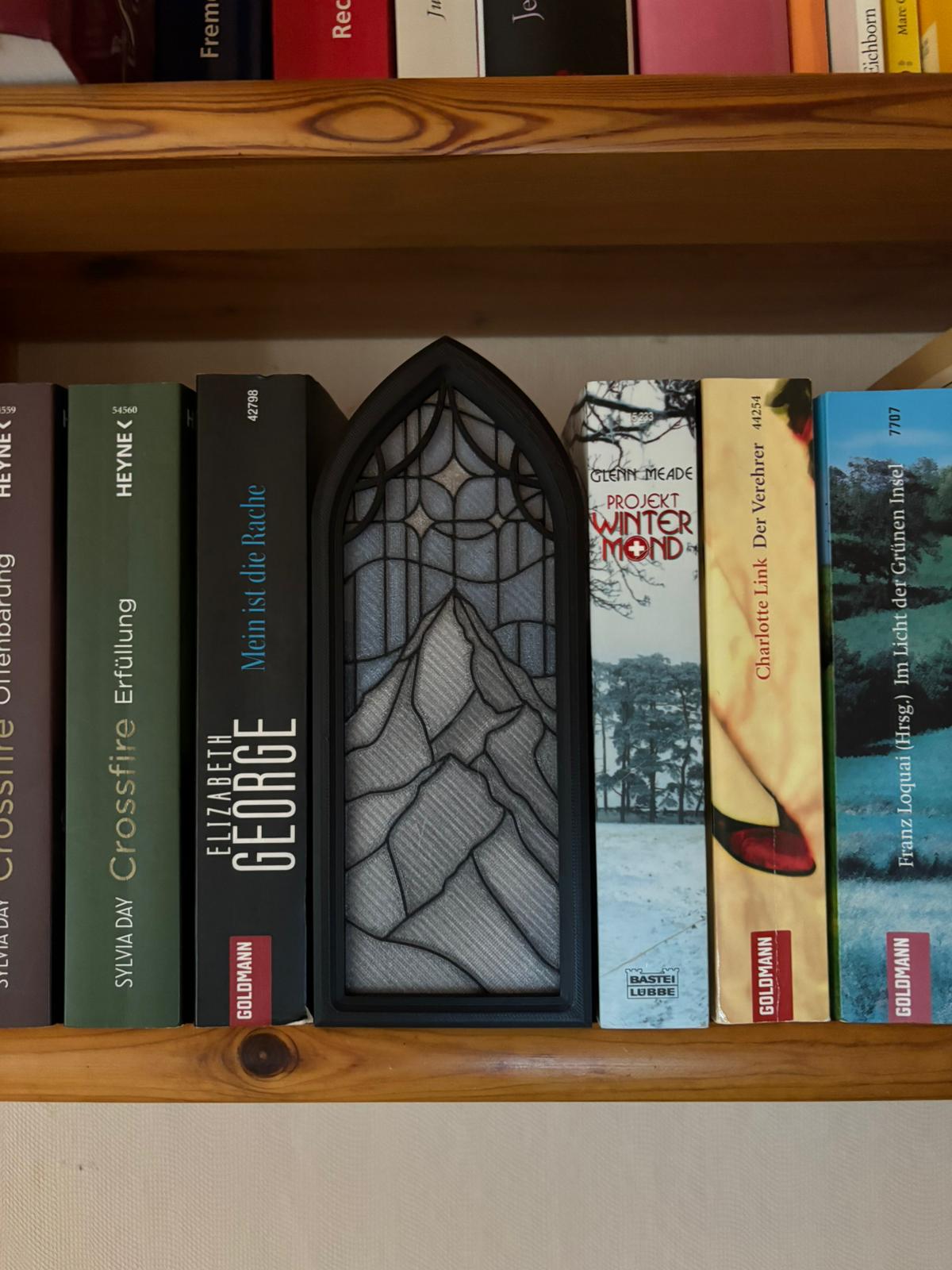 Book Nook mit Buntglas-Fenster & Beleuchtung