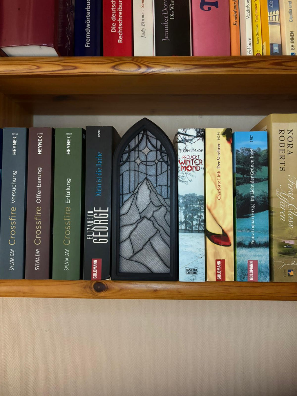 Book Nook mit Buntglas-Fenster & Beleuchtung
