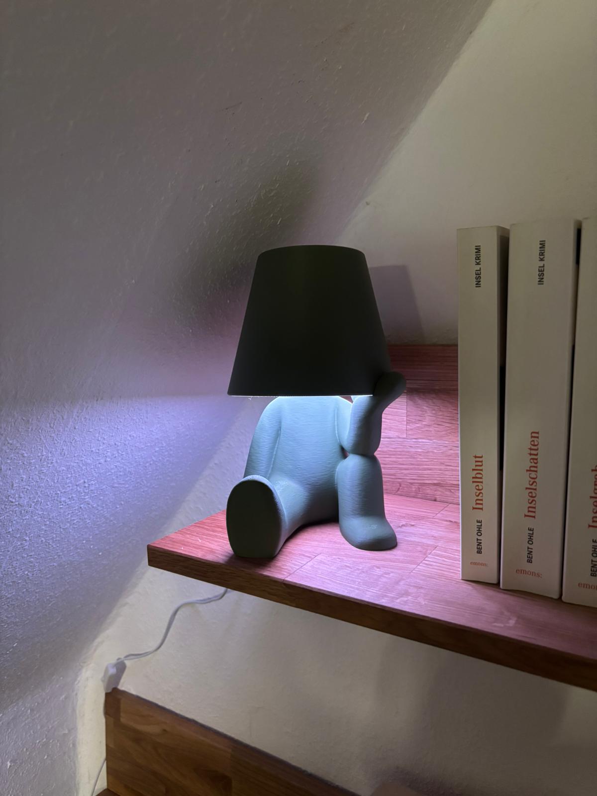 Designer Figuren Tischlampe mit RGB Licht – Moderne Deko Lampe mit Fernbedienung
