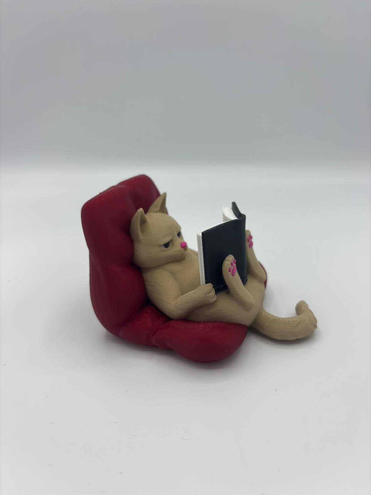 Bücherregal Katzen Deko 3D gedruckt – Lesende Katze im Kissen