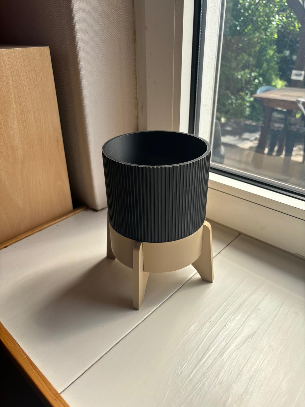 Moderner 3D-gedruckter Pflanztopf mit Standfuß & Wasserablauf