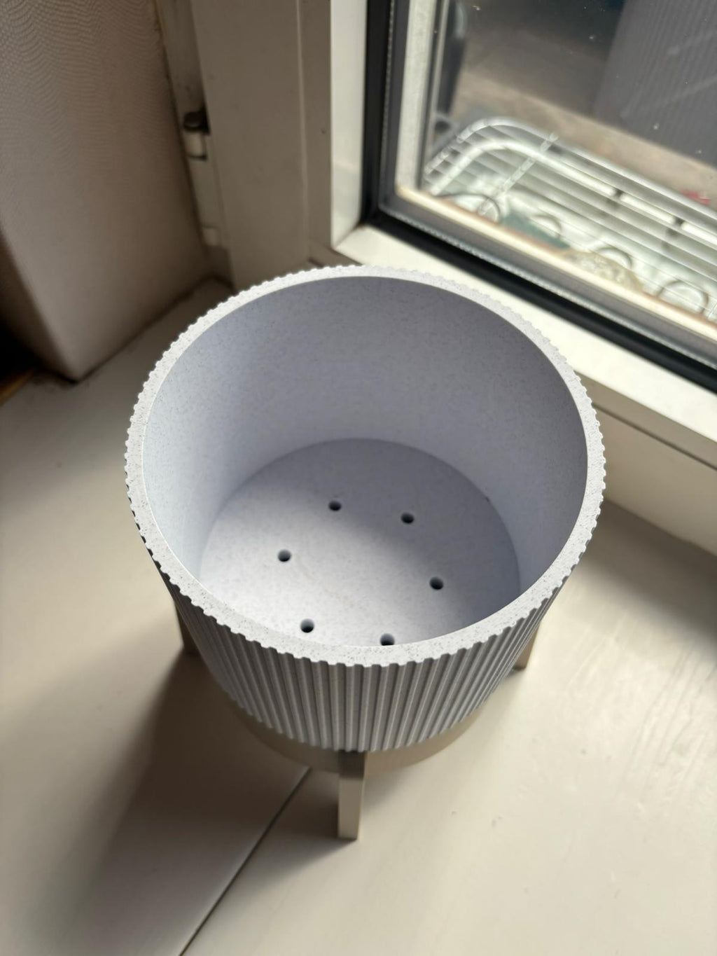 Moderner 3D-gedruckter Pflanztopf mit Standfuß & Wasserablauf