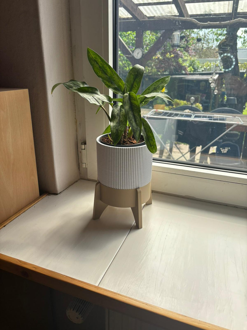 Moderner 3D-gedruckter Pflanztopf mit Standfuß & Wasserablauf