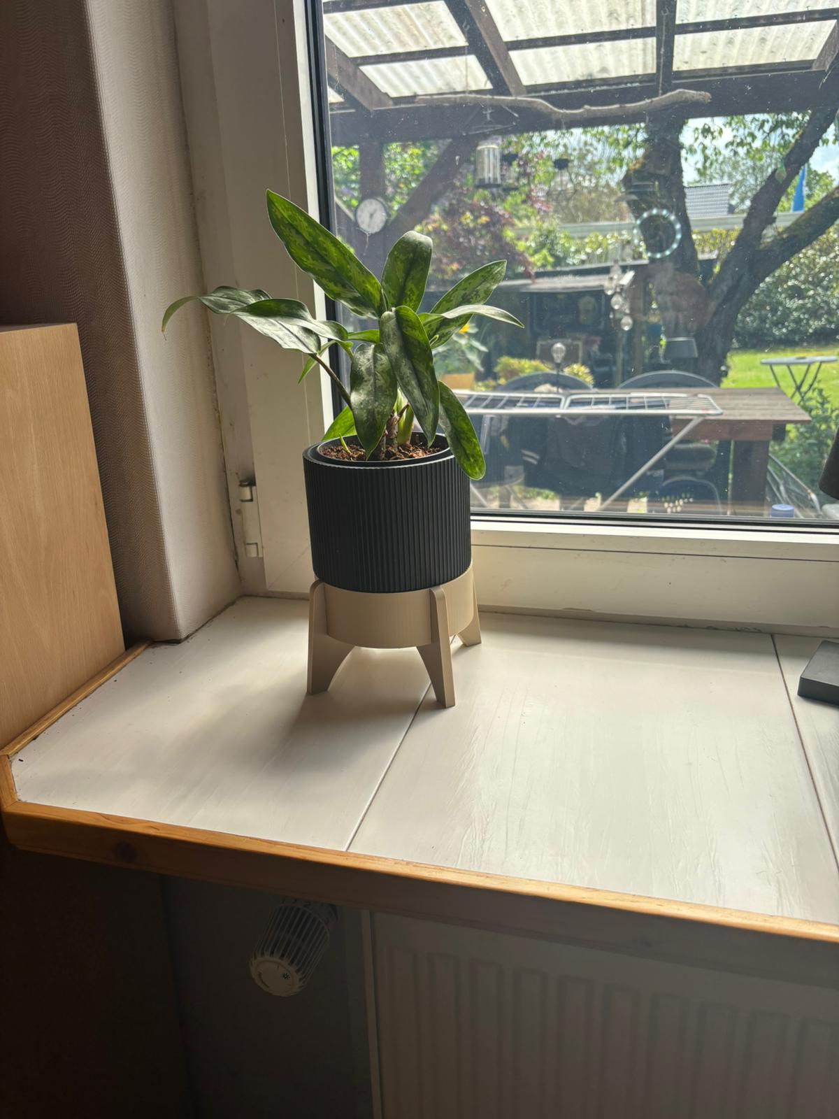 Moderner 3D-gedruckter Pflanztopf mit Standfuß & Wasserablauf