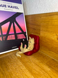 Bücherregal Katzen Deko 3D gedruckt – Lesende Katze im Kissen